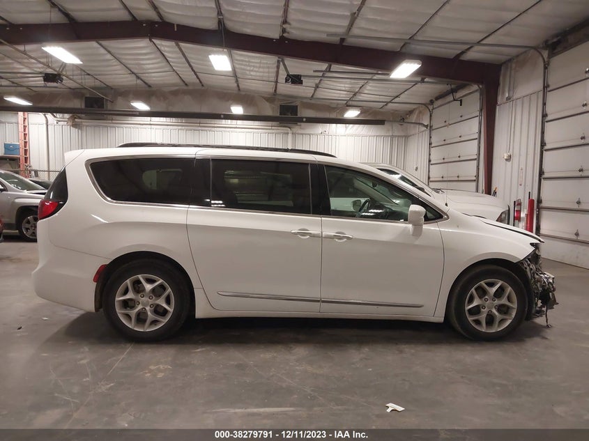 VIN 2C4RC1BG9HR809822 2017 CHRYSLER PACIFICA TOURING L