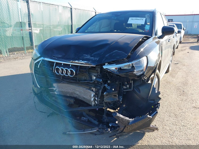 2022 AUDI Q3 2.0L I4   N(VIN: WA1DECF3XN1074012