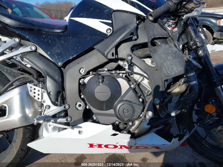 2016 HONDA CBR JH2PC4OJ1GK200882