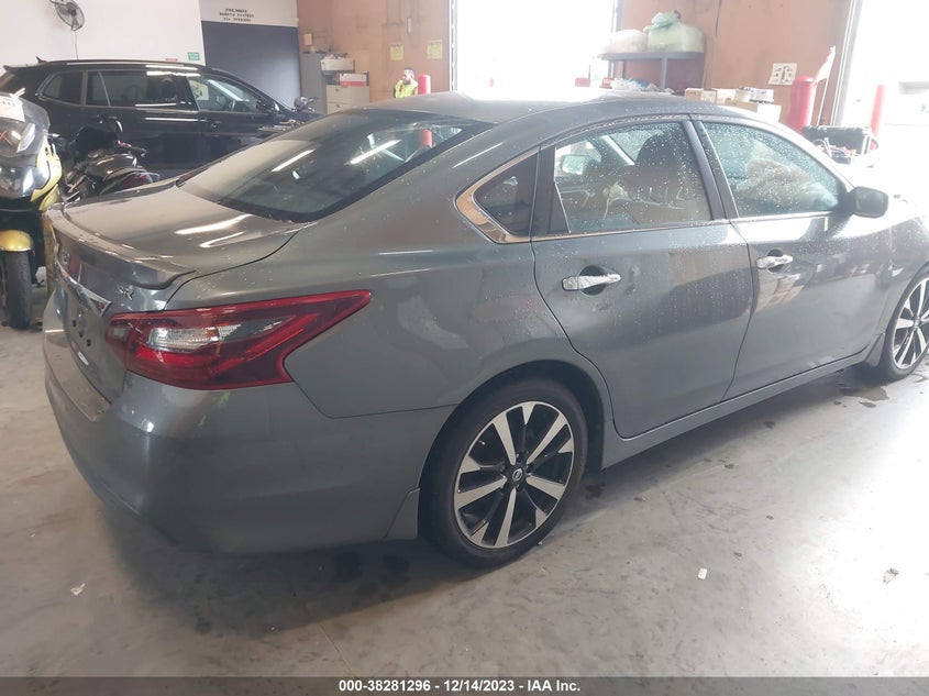 VIN 1N4AL3AP4JC109592 2018 NISSAN ALTIMA 2.5 SR