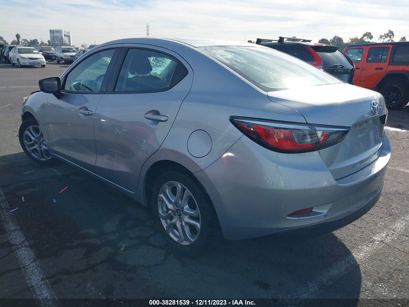 VIN 3MYDLBYV2JY327979 2018 TOYOTA YARIS IA
