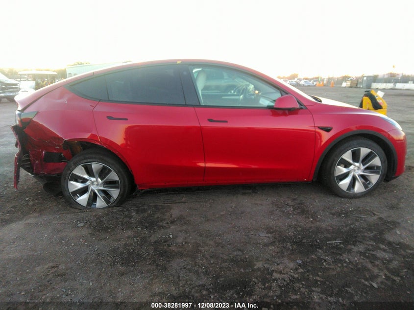 VIN 7SAYGDEE8PF629207 2023 TESLA MODEL Y
