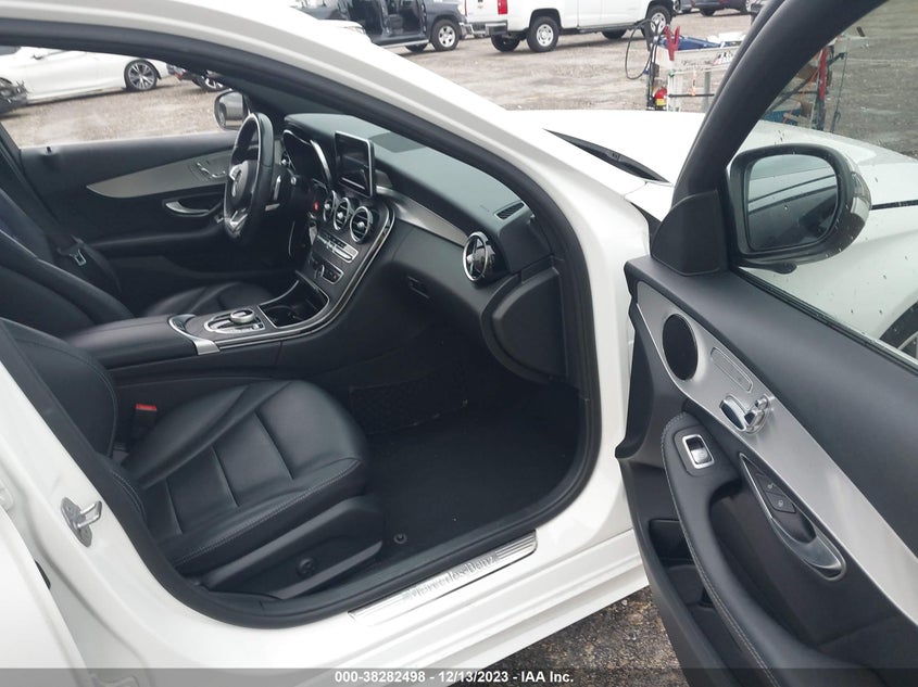VIN 55SWF4JB9JU269342 2018 MERCEDES-BENZ C 300