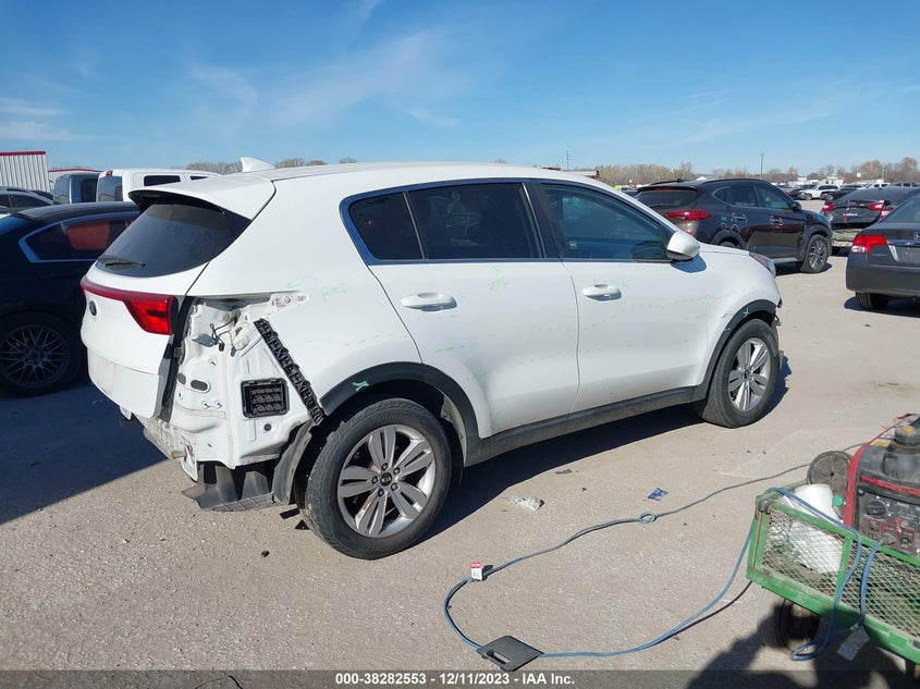 VIN KNDPM3AC3J7310004 2018 KIA SPORTAGE LX