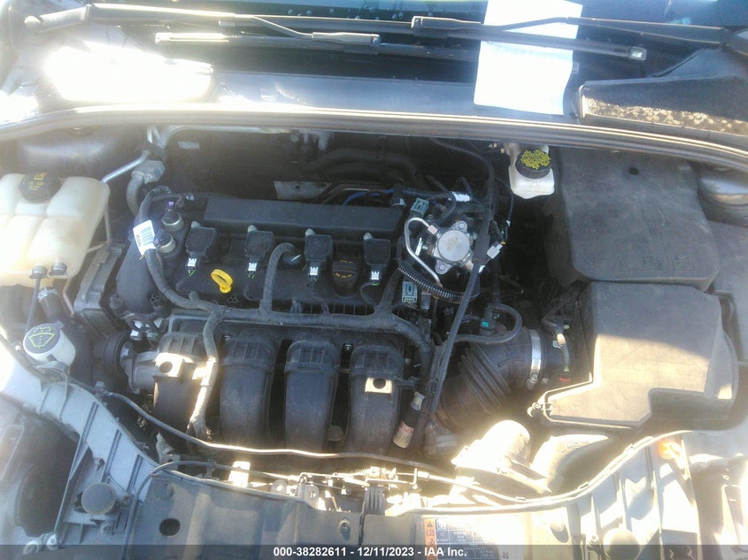 VIN 1FADP3K28JL302221 2018 FORD FOCUS SE