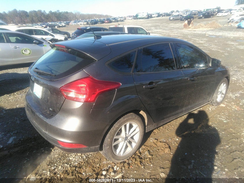 VIN 1FADP3K28JL302221 2018 FORD FOCUS SE