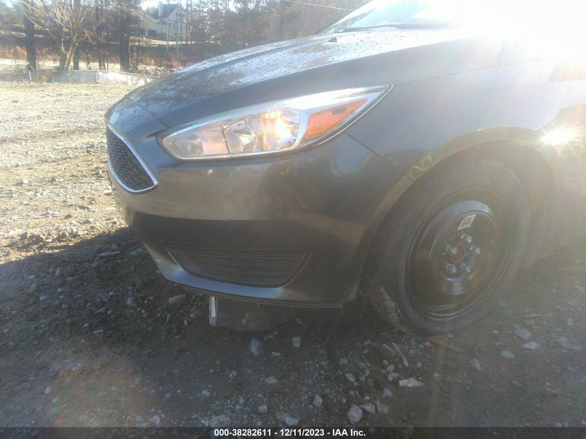 VIN 1FADP3K28JL302221 2018 FORD FOCUS SE