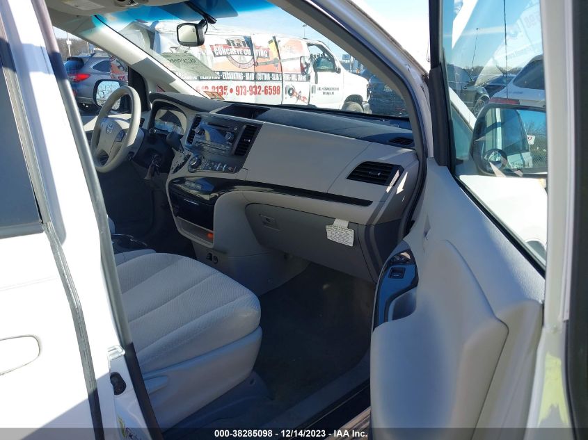 2013 TOYOTA SIENNA LE V6 7 PASSENGER AUTO ACCESS SEAT/LE V6 8 PASSENGER - 5TDKK3DC7D5380014