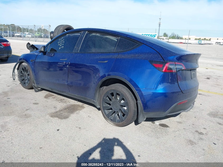 VIN 7SAYGDEE5NA003026 2022 TESLA MODEL Y
