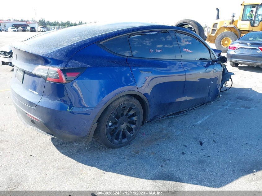 VIN 7SAYGDEE5NA003026 2022 TESLA MODEL Y