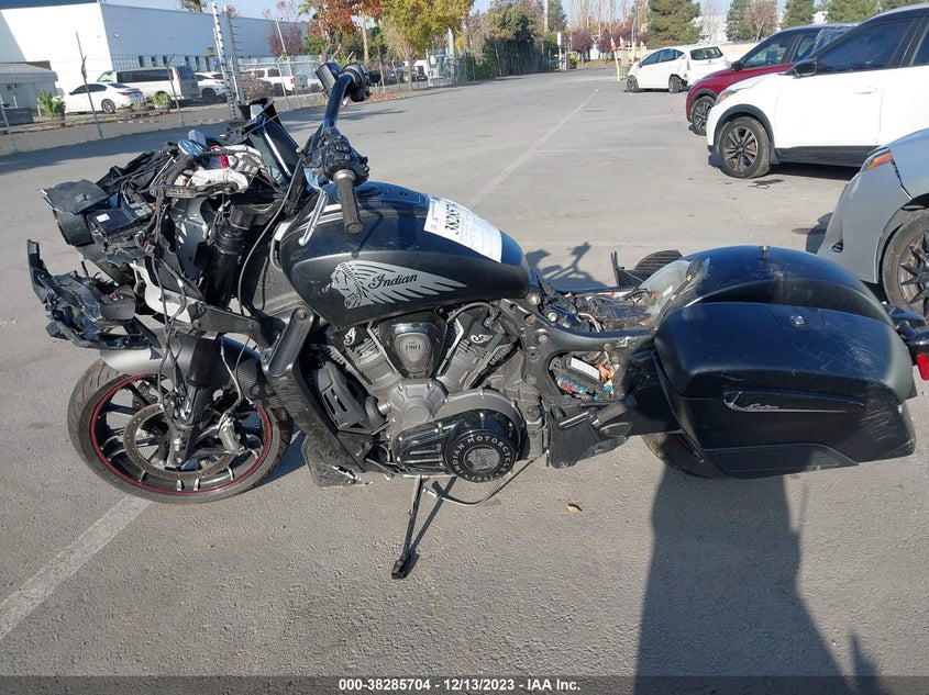 VIN 56KLCDRRXM3402166 2021 INDIAN MOTORCYCLE CO. CHALLENGER DARK HORSE
