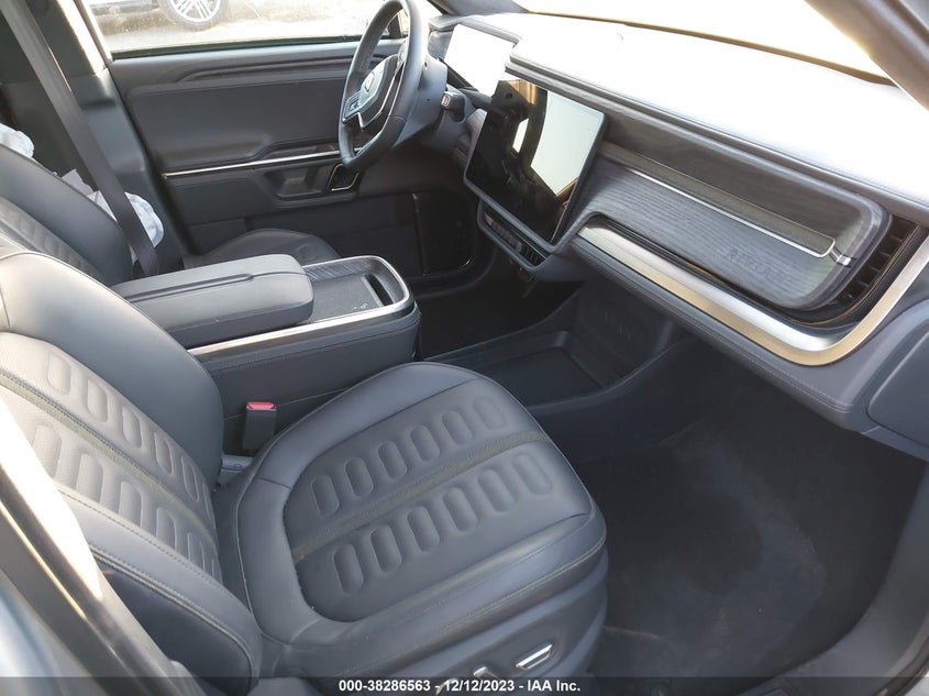 VIN 7FCTGAAA7PN019903 2023 RIVIAN R1T ADVENTURE