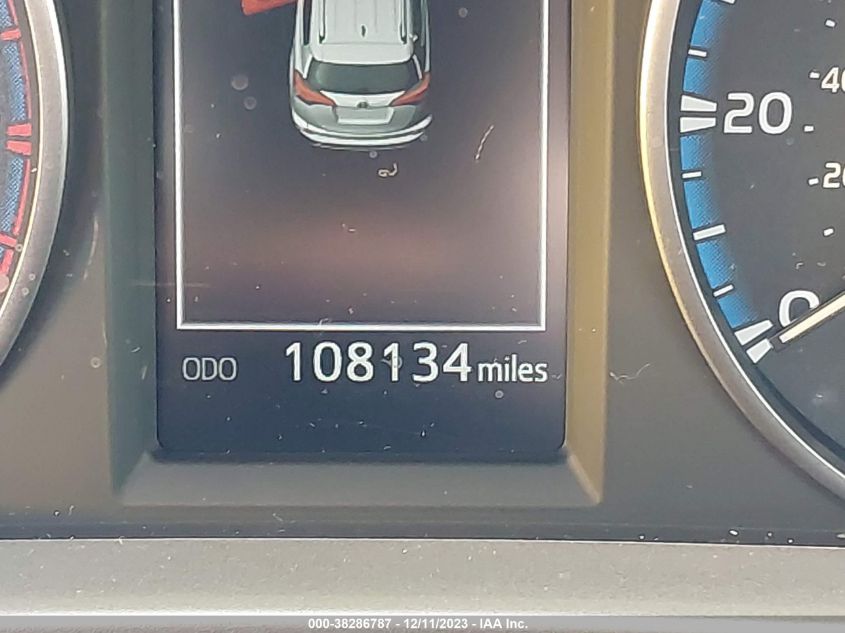 2018 TOYOTA RAV4 XLE - JTMRFREVXJJ239646