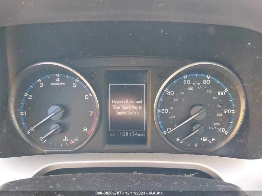2018 TOYOTA RAV4 XLE - JTMRFREVXJJ239646