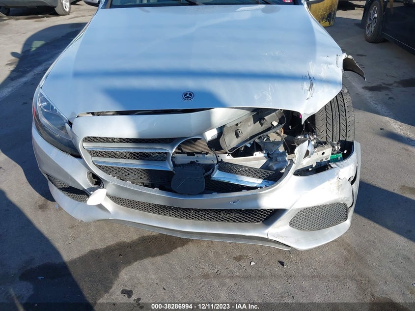 VIN 55SWF4JB7JU271896 2018 MERCEDES-BENZ C 300