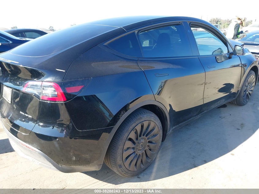 VIN 7SAYGDEE7PA143727 2023 TESLA MODEL Y