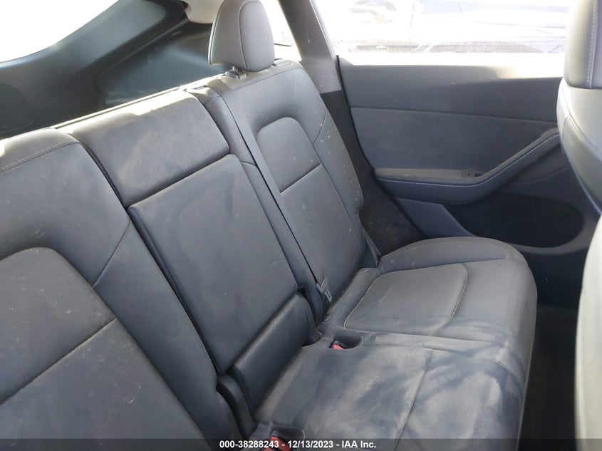 VIN 7SAYGDEE7PA143727 2023 TESLA MODEL Y