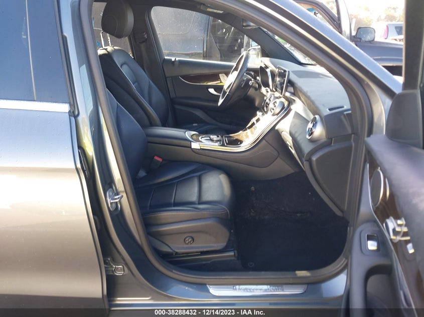 VIN WDC0G4JB2JV063201 2018 MERCEDES-BENZ GLC 300