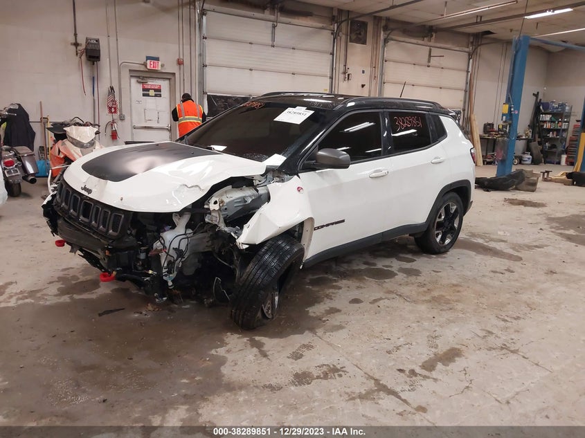 VIN 3C4NJDDB4JT212698 2018 JEEP COMPASS TRAILHAWK 4X4