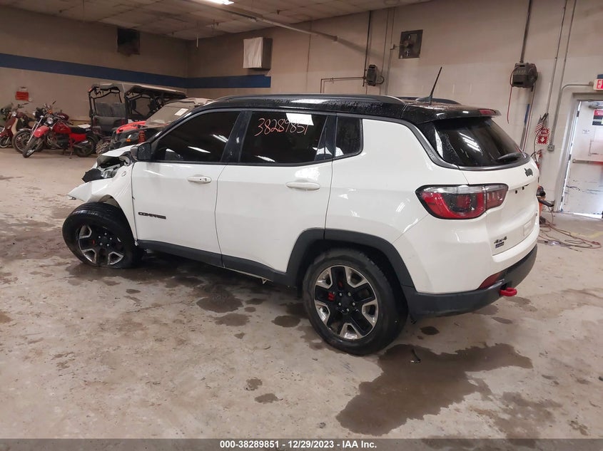 VIN 3C4NJDDB4JT212698 2018 JEEP COMPASS TRAILHAWK 4X4