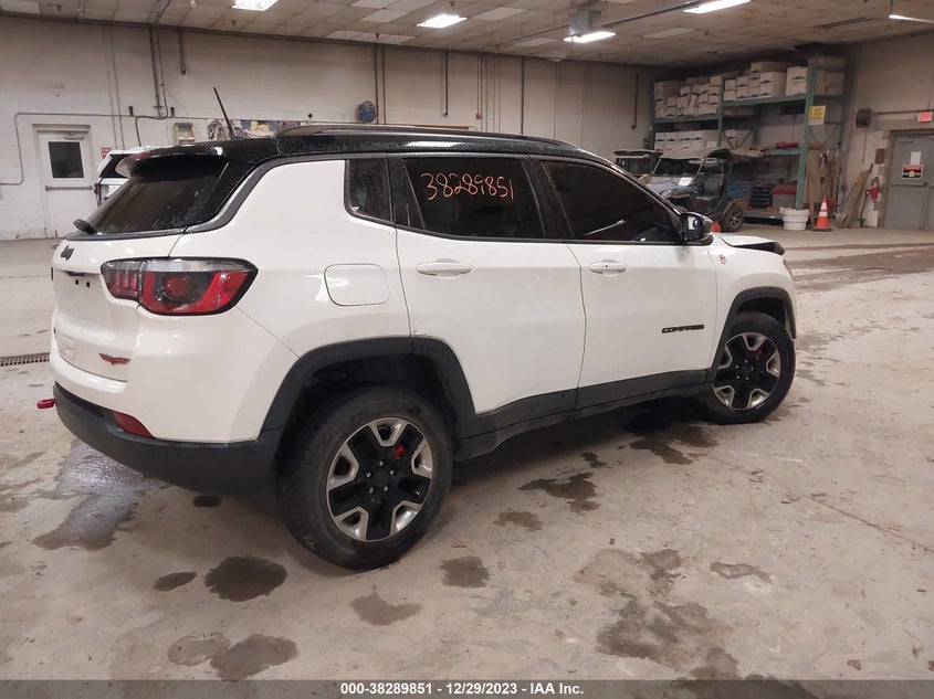VIN 3C4NJDDB4JT212698 2018 JEEP COMPASS TRAILHAWK 4X4