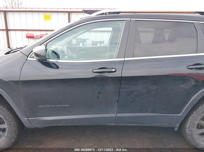 VIN 1C4PJMDB5JD564090 2018 JEEP CHEROKEE LIMITED 4X4
