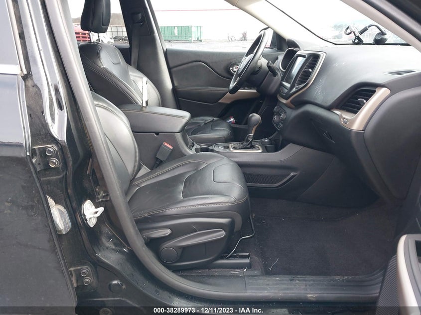 VIN 1C4PJMDB5JD564090 2018 JEEP CHEROKEE LIMITED 4X4