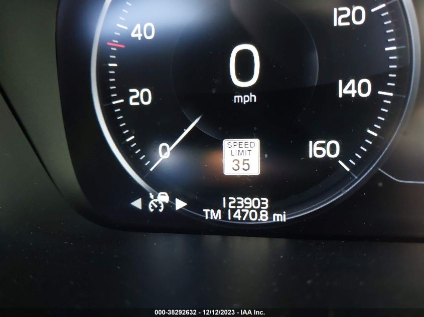 2018 VOLVO XC90 T6 - YV4A22PL8J1219372
