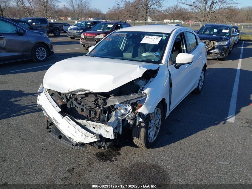 VIN 3MYDLBYV1JY329237 2018 TOYOTA YARIS IA