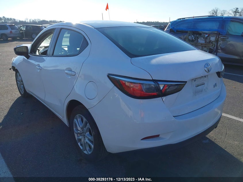 VIN 3MYDLBYV1JY329237 2018 TOYOTA YARIS IA