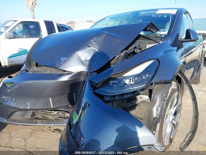 2022 TESLA MODEL Y U   U(VIN: 7SAYGDEE7NF556103