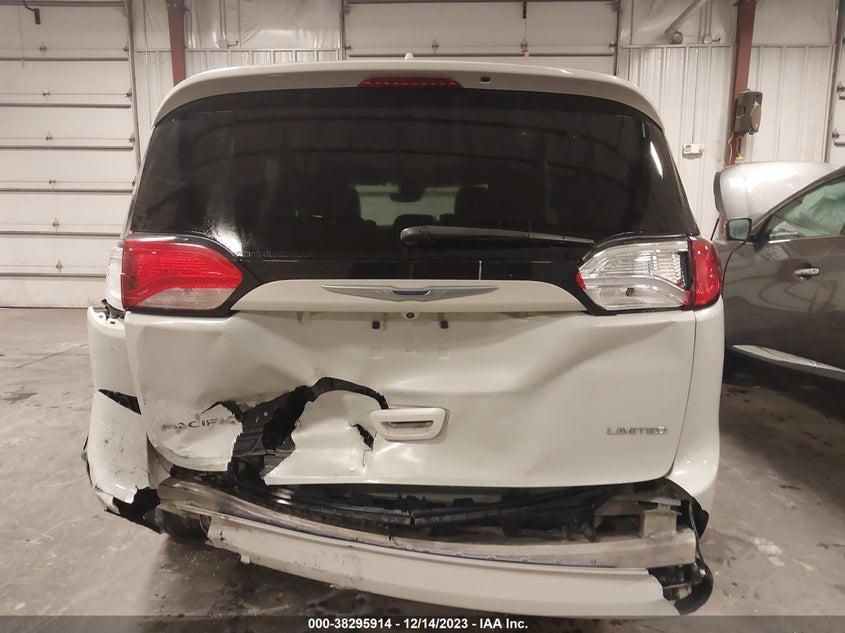 VIN 2C4RC1GG0KR629404 2019 CHRYSLER PACIFICA LIMITED