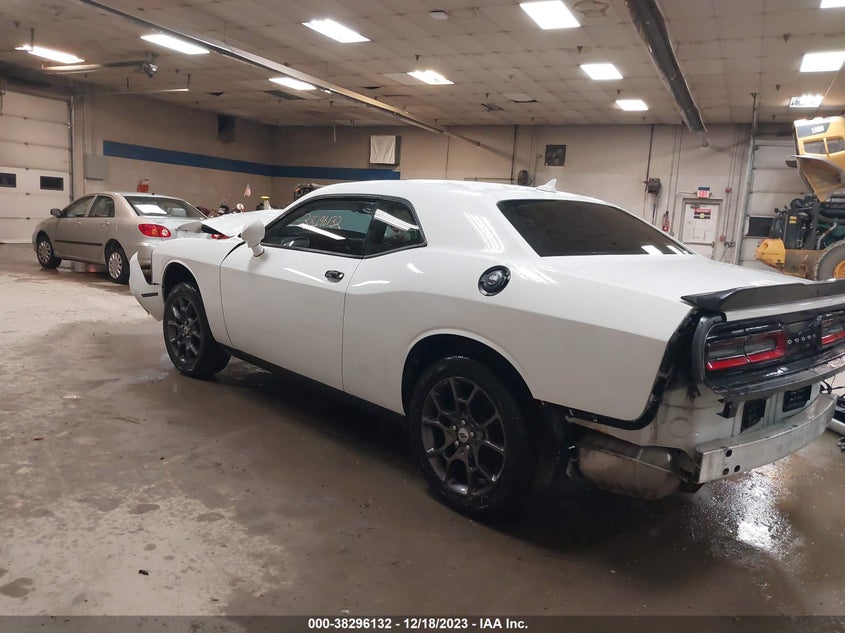 VIN 2C3CDZGGXJH205609 2018 DODGE CHALLENGER GT AWD