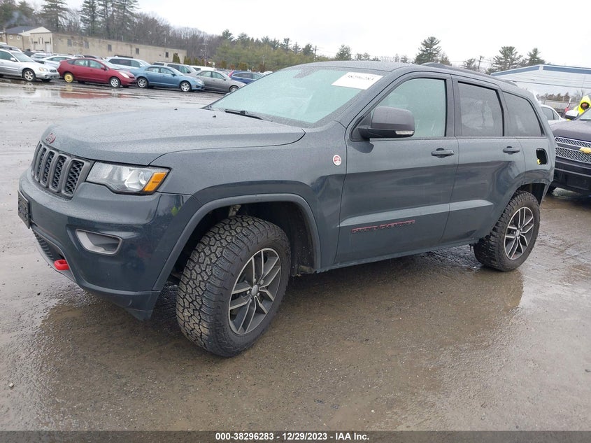 VIN 1C4RJFLG2HC695740 2017 JEEP GRAND CHEROKEE TRAILHAWK 4X4