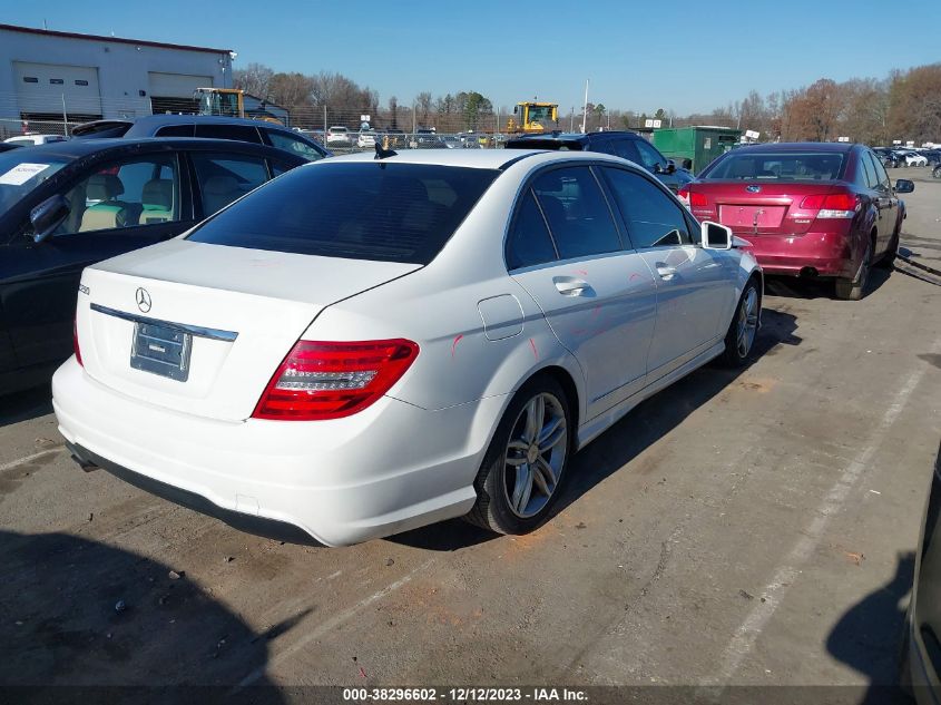 2014 MERCEDES-BENZ C 250 LUXURY/SPORT - WDDGF4HB2EA933092