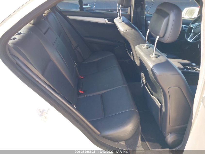 2014 MERCEDES-BENZ C 250 LUXURY/SPORT - WDDGF4HB2EA933092