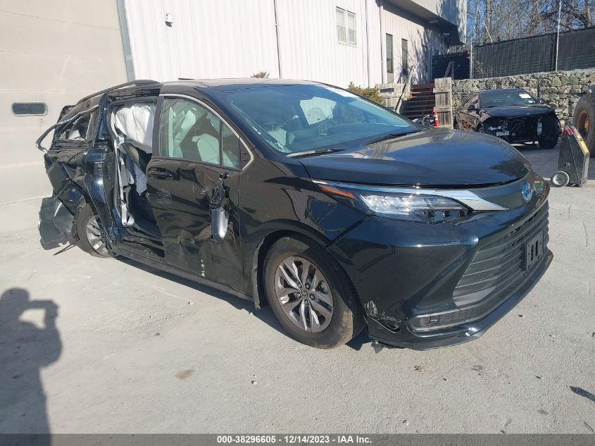 TOYOTA-SIENNA-5TDKRKEC9PS173584