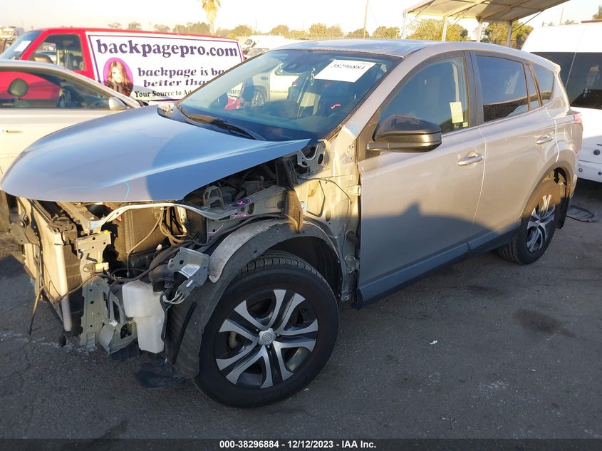 VIN JTMZFREV2JJ172766 2018 TOYOTA RAV4 LE