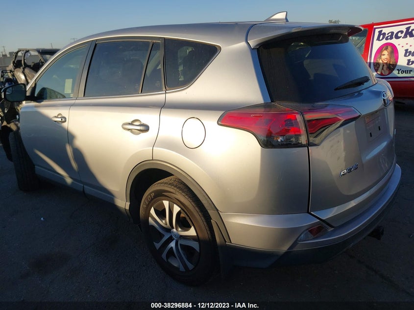 VIN JTMZFREV2JJ172766 2018 TOYOTA RAV4 LE