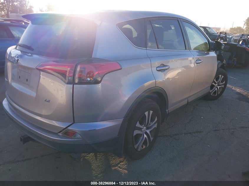 VIN JTMZFREV2JJ172766 2018 TOYOTA RAV4 LE