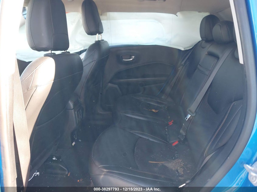 VIN 3C4NJDBB0KT593454 2019 JEEP COMPASS LATITUDE