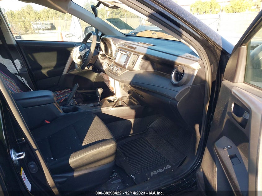 VIN 2T3ZFREV4JW456661 2018 TOYOTA RAV4 LE