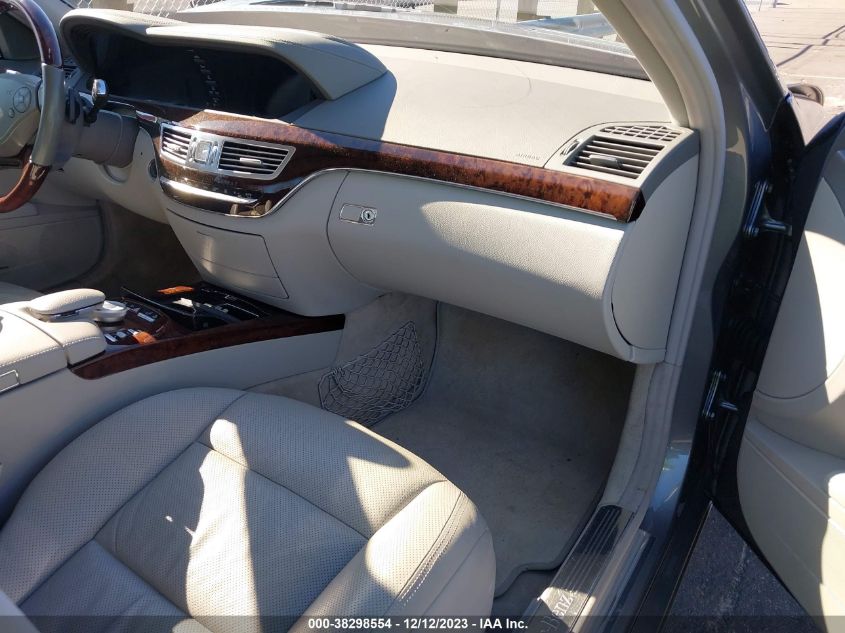 2013 MERCEDES-BENZ S 550 WDDNG7DB3DA519717