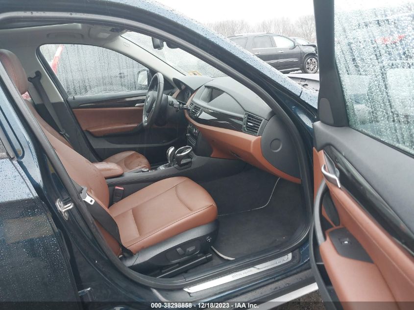 2013 BMW X1 XDRIVE28I - WBAVL1C51DUR85702