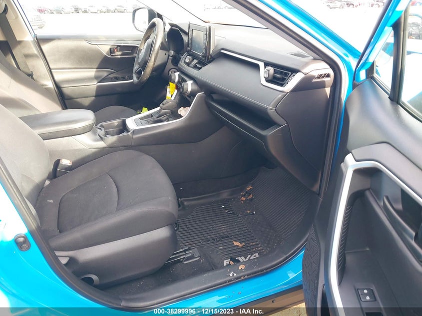 VIN 2T3H1RFV3LW057820 2020 TOYOTA RAV4 LE