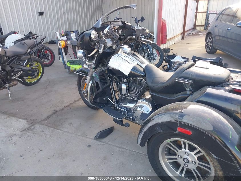 2015 HARLEY-DAVIDSON FLHTCUTG TRI GLIDE ULTRA - 1HD1MAL10FB858034