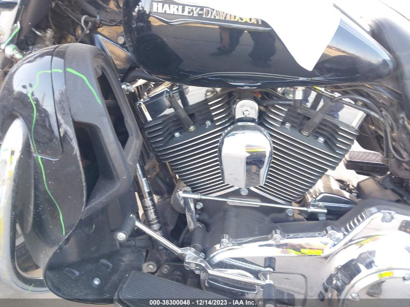 2015 HARLEY-DAVIDSON FLHTCUTG TRI GLIDE ULTRA - 1HD1MAL10FB858034