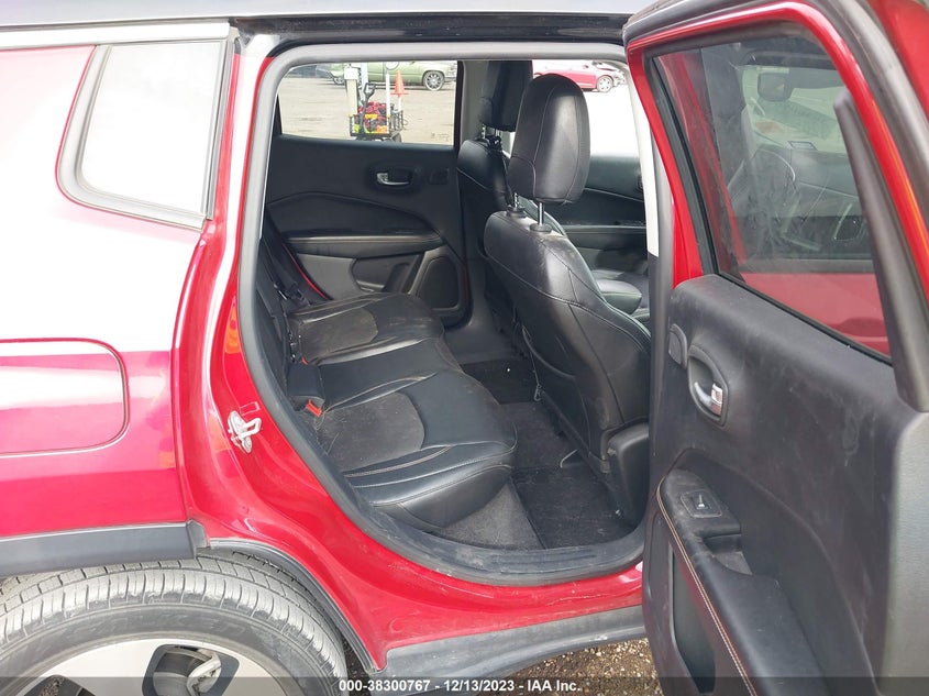 VIN 3C4NJCBB1JT134121 2018 JEEP COMPASS LATITUDE