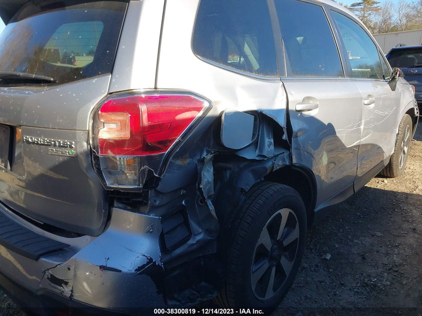 VIN JF2SJAJC0JH410953 2018 SUBARU FORESTER 2.5I LIMITED