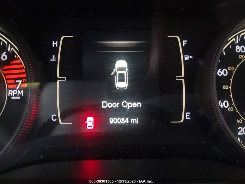 VIN 1C4PJLLBXJD605230 2018 JEEP CHEROKEE LATITUDE PLUS
